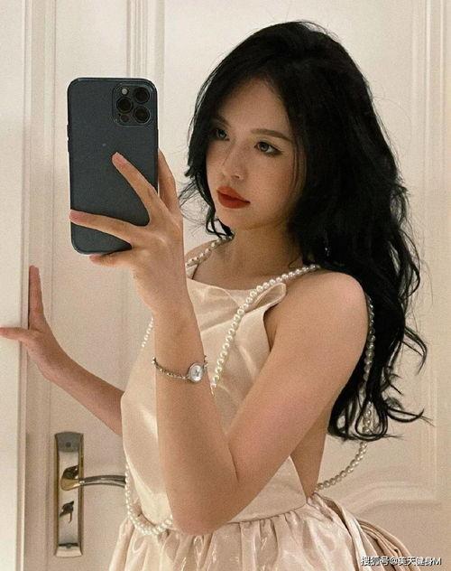 国产经典自拍,捕捉时代光影，展现青春风采